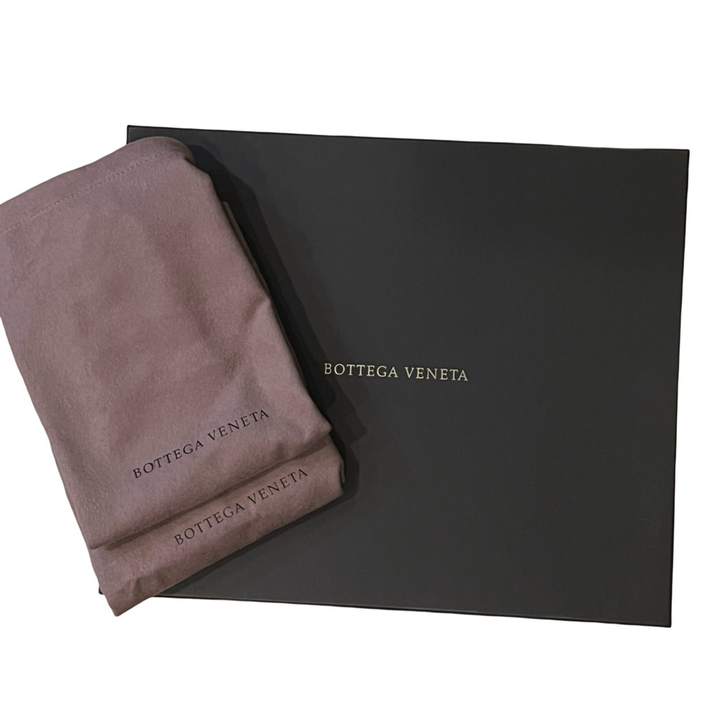 Bottega Veneta Shoebox with two large dustbags.